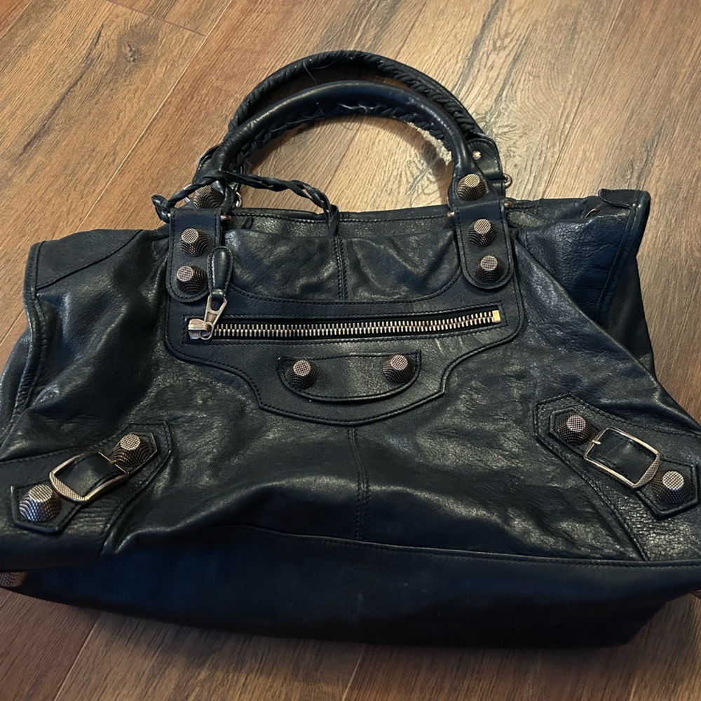 Black with rose gold hardware